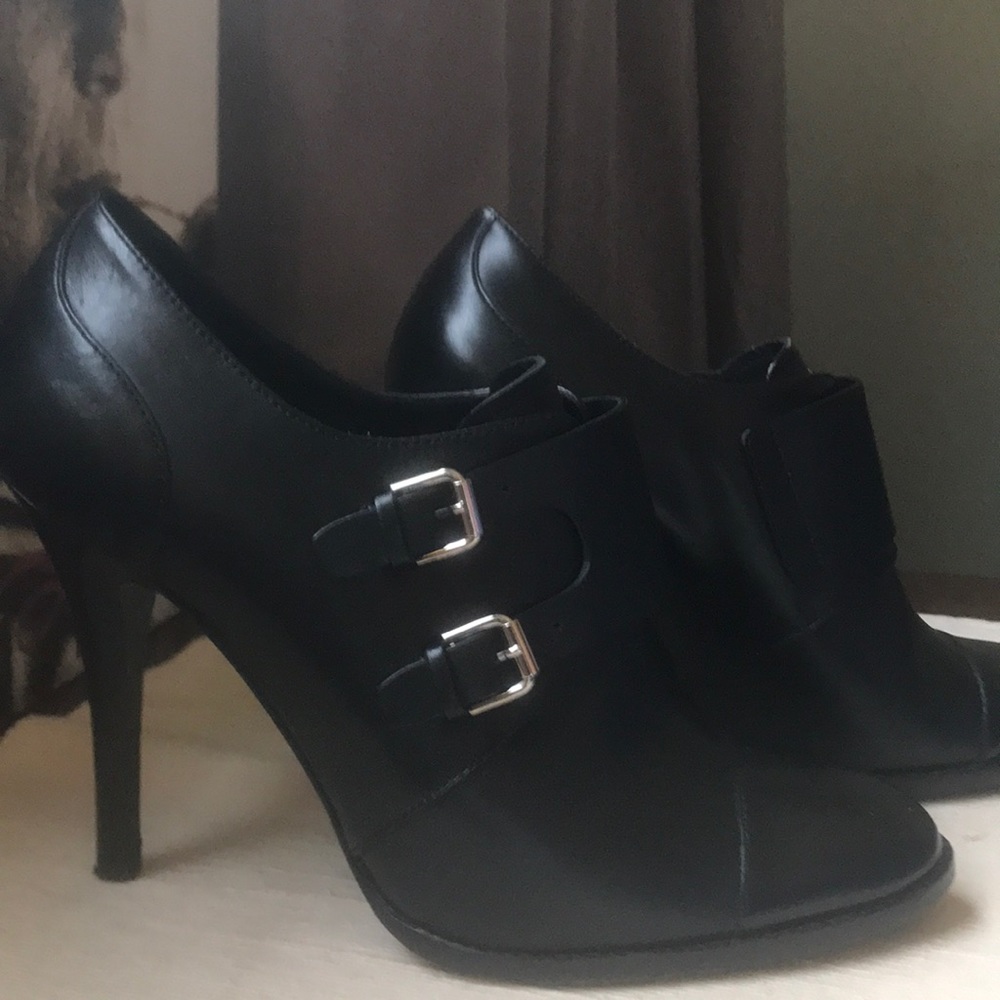 RALPH LAUREN Collection short black boot size 8.5